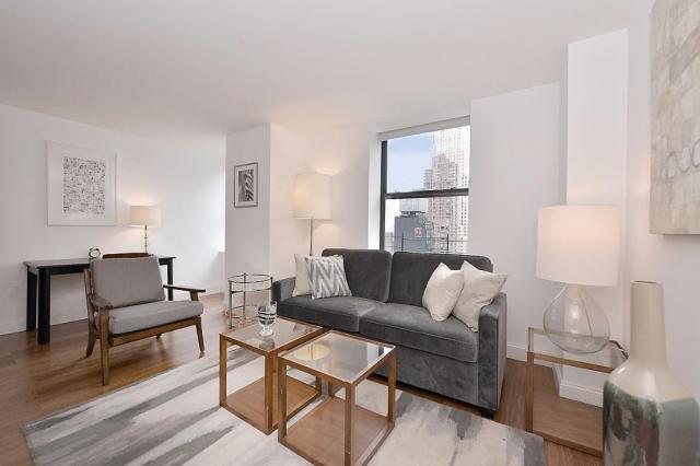 Foto principal - 1 bedroom in New York NY 10019