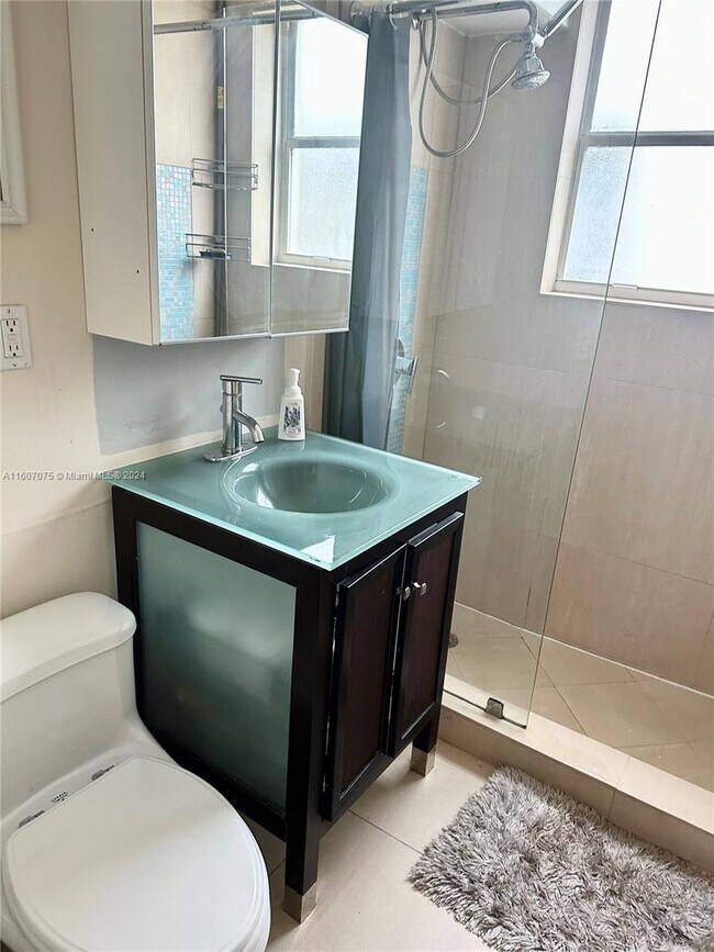 Building Photo - 1340 Drexel Ave