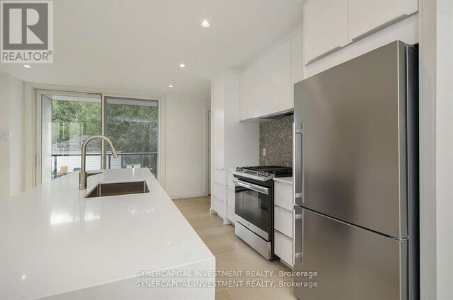 Photo du bâtiment - 14B Chapleau Ave