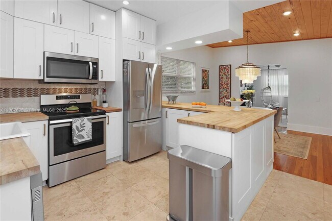 Foto del edificio - 1648 Adams St