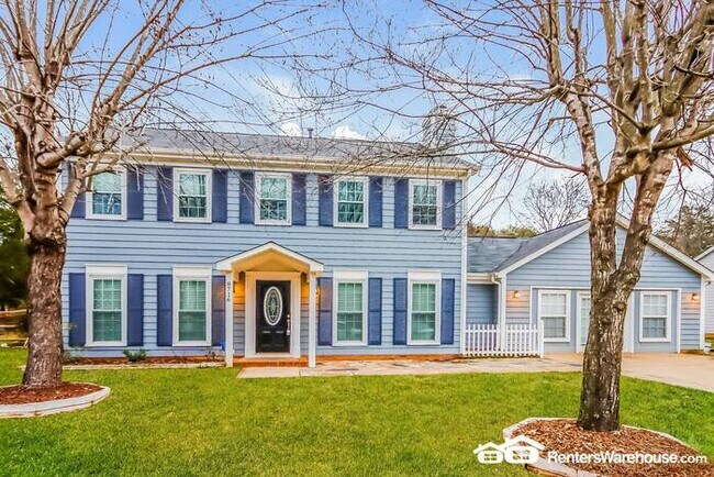 Building Photo - 4 bedroom 3 bath home on large lot.