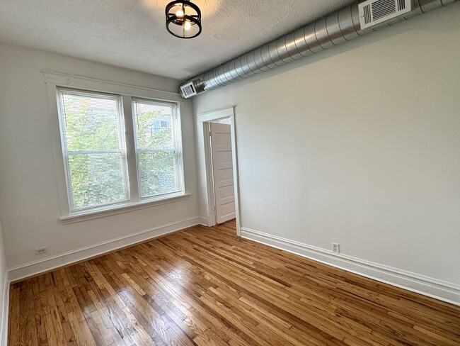 Building Photo - 4058 W Hirsch St