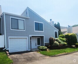 Building Photo - 55 Peddlers Dr