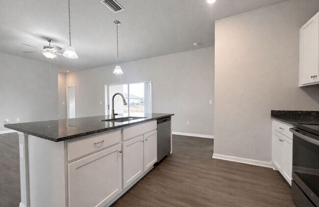 Building Photo - Live in Luxury — Your New 2023 Dream Home Awaits!