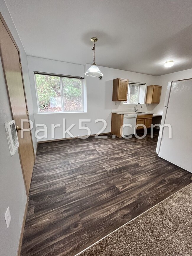 Foto del edificio - 8403 Locust Ave E