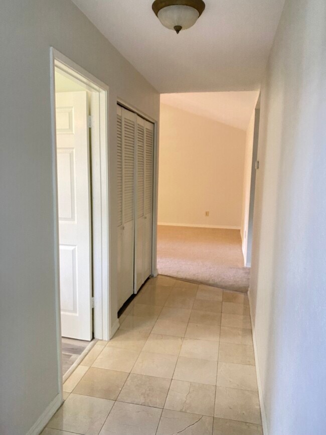 entrance - 4040 Ralston Cmn
