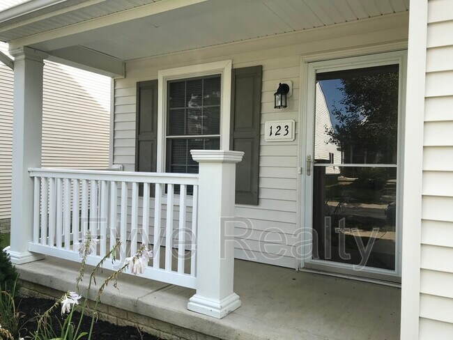 Foto del edificio - 123 Arrowfeather Ln