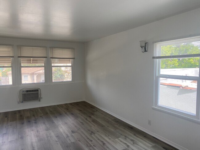 Building Photo - 5516 Cahuenga Blvd