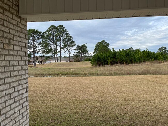 Building Photo - 9892 Lakeview Dr