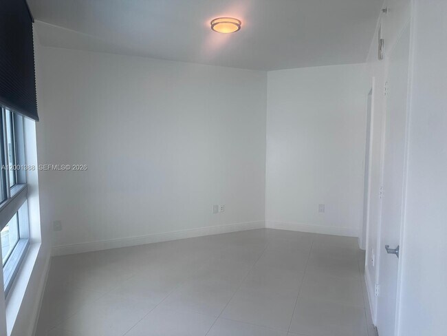 Foto del edificio - 350 S Miami Ave