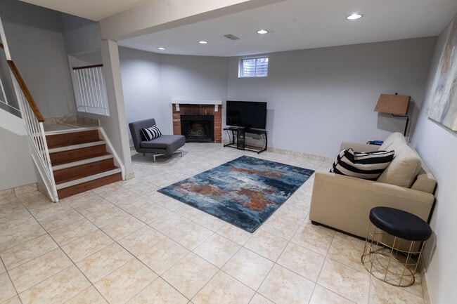 Building Photo - Village of Niagara Townhouses