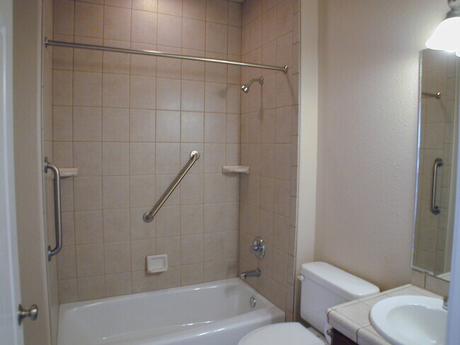 Foto del edificio - House For Lease