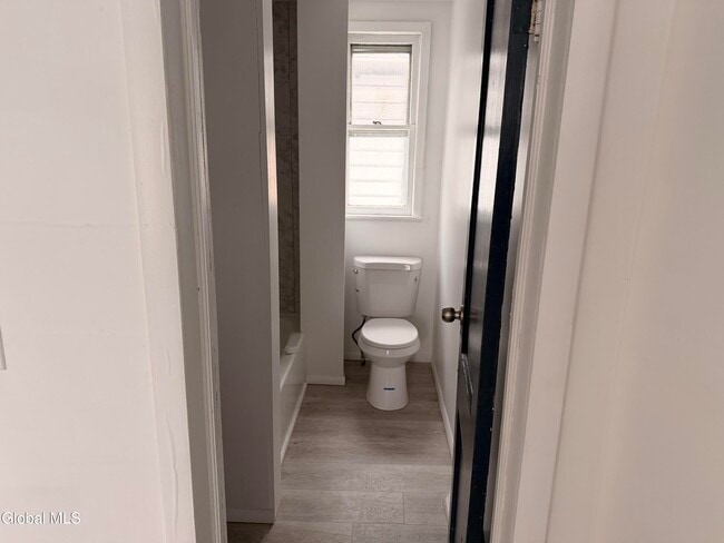 Building Photo - 15 James St