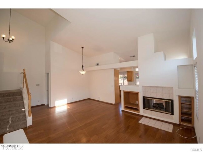 Building Photo - 3 br, 3 bath Townhome - 140 Symphony Ln