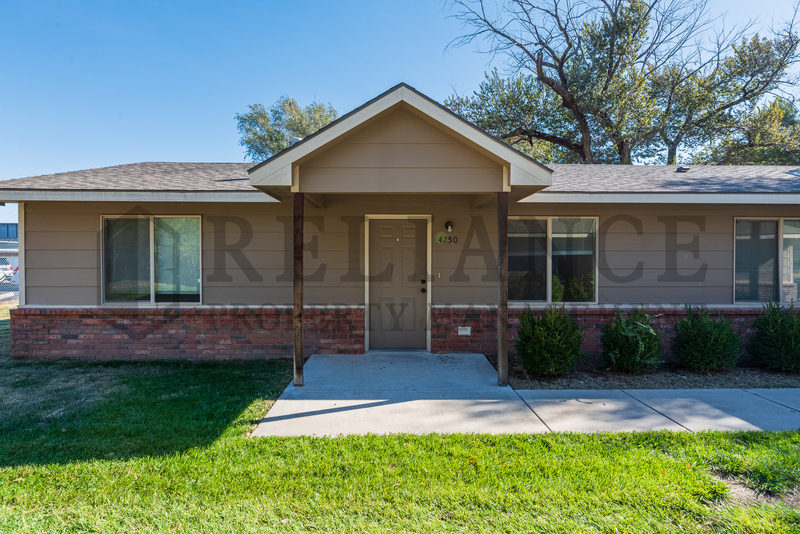 Foto principal - 4250 Newell St