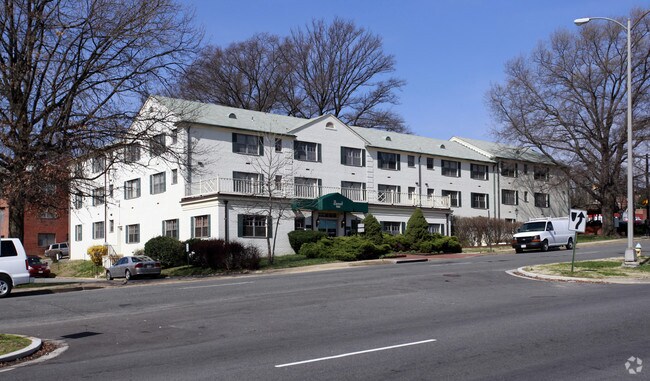 Barcroft Apartments Arlington, VA