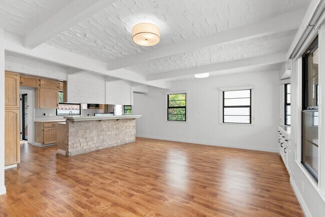 Foto del edificio - 6111 W 75th St