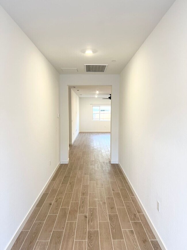 Foto del edificio - Charming 3-Bedroom Single Story Home for Rent