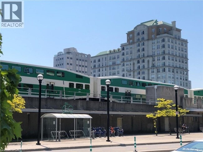 Building Photo - 135 James St S