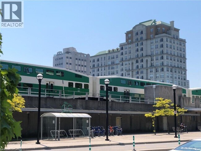 Photo du bâtiment - 135 James St S