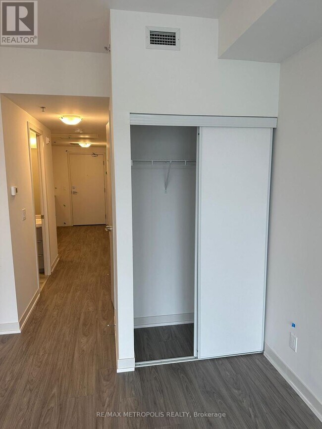 Photo du bâtiment - 2209 Kingston Rd