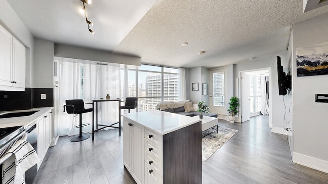 Building Photo - 215 Fort York Blvd