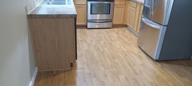 Building Photo - 3 bedroom ~ 2 bath home in SE Albany