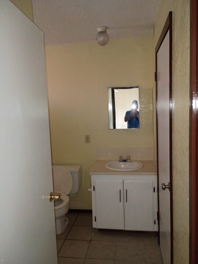 Bathroom - 805 W 24th St