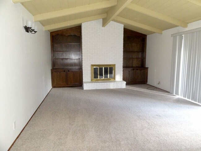 Building Photo - 18530 Rancho Las Cimas Way
