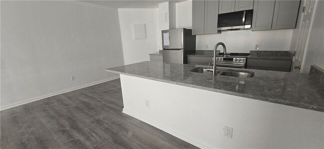 Building Photo - 4951 Larkspur Ln