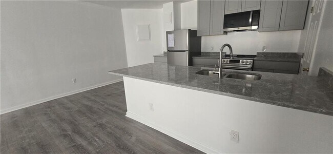 Foto del edificio - 4951 Larkspur Ln