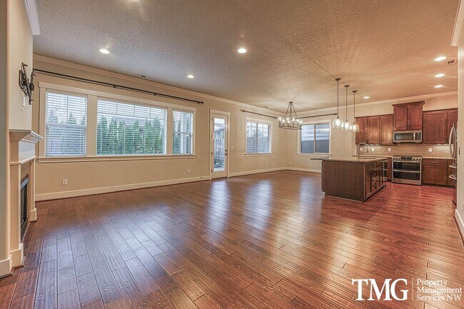 Foto del edificio - Spacious 4 BD Home with Private Backyard & Community Amenities!