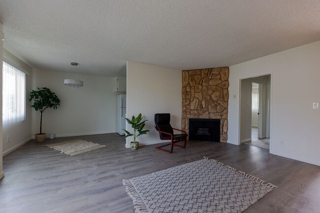 Building Photo - 1525 S Saltair Ave