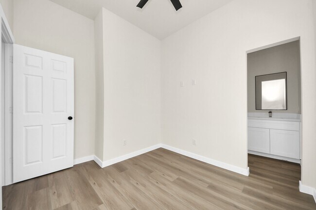 Foto del edificio - 8025 Peachtree St