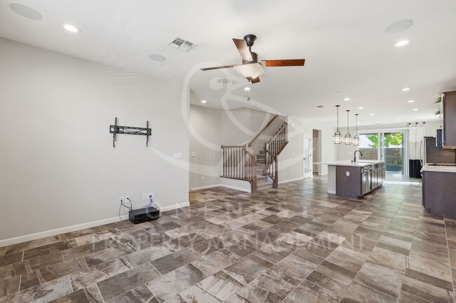 Foto del edificio - 4 bedroom, 3 bathroom - 2473 square feet; Twelve Bridges