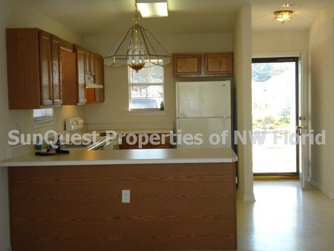 Building Photo - Cute cottage style home ready 6/5!