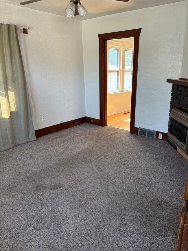 Building Photo - 28 E 200 S