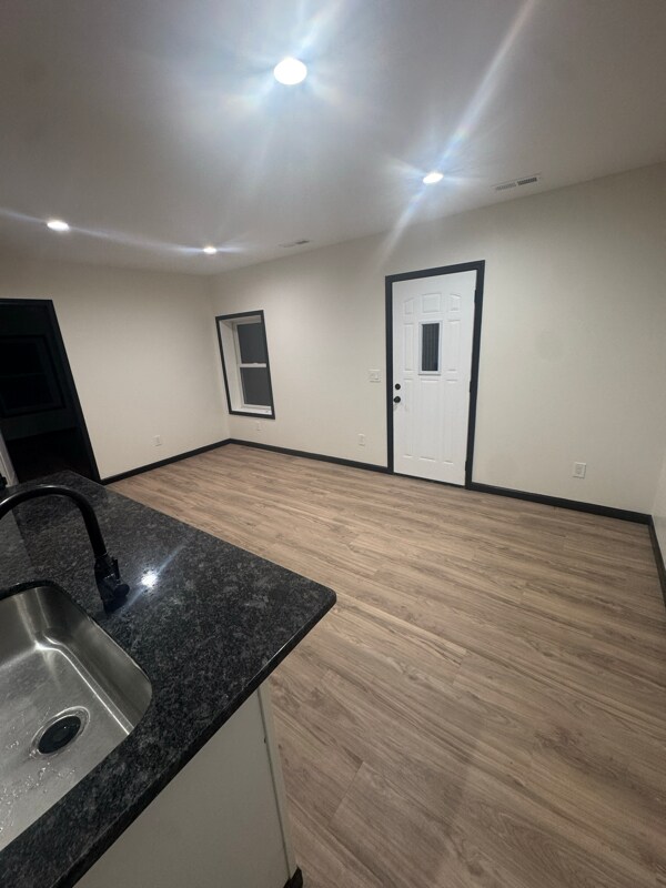 Foto del edificio - 208 N White River Ave