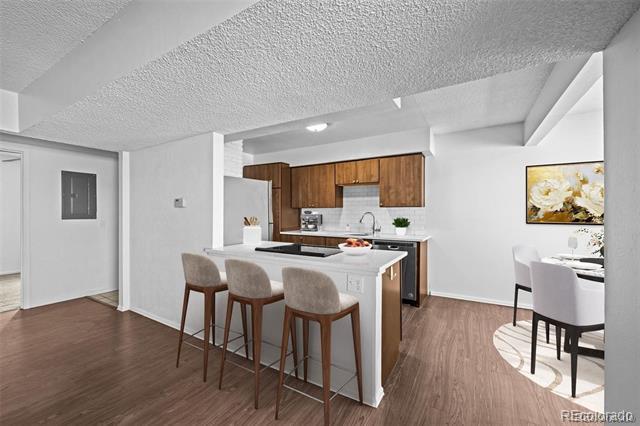 Foto del edificio - 7665 E Eastman Ave