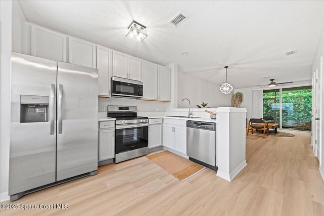 Foto del edificio - 1311 Hampton Park Ln