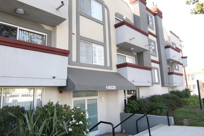 Foto principal - 2 bedroom in Sherman Oaks CA 91403