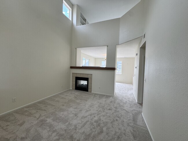 Foto del edificio - 2444 E 127th Pl