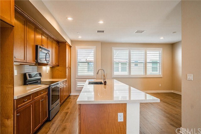 Foto del edificio - 8038 Ackerman St