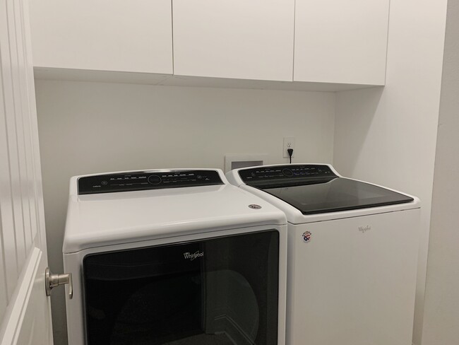 Laundry - 1704 Pecan St