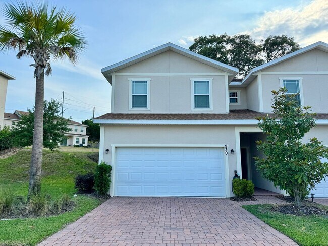 Foto del edificio - Move in ready 3/2 New Construction Townhouse with Garage!!!