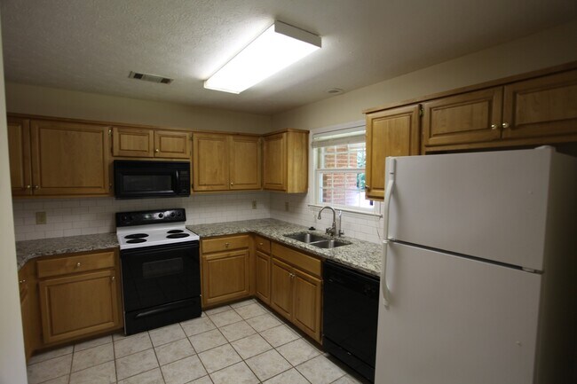 Foto del edificio - Cornerstone Condo Available Fall!