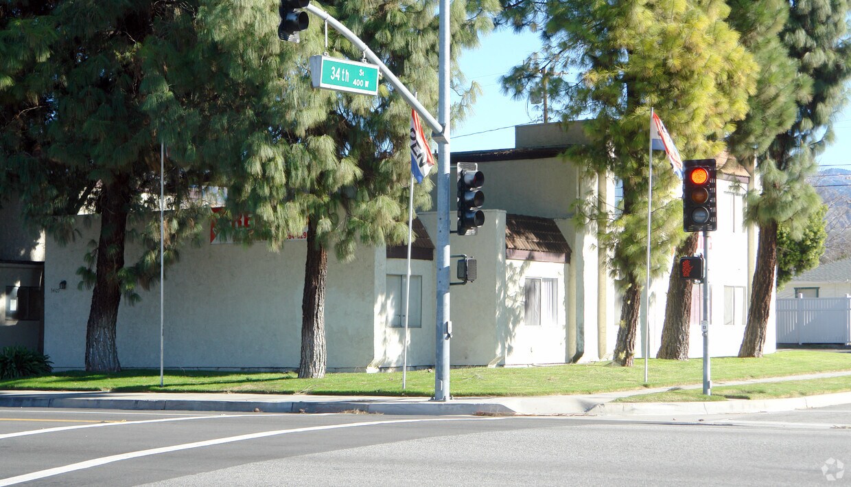 Primary Photo - Granada-Victoria Apartments