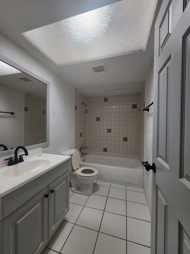 Foto del edificio - ** LIMITED TIME SPECIAL ** 1 Bedroom / 1 Bathroom Apartment Home