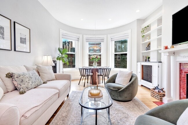 Building Photo - 405 Marlborough St
