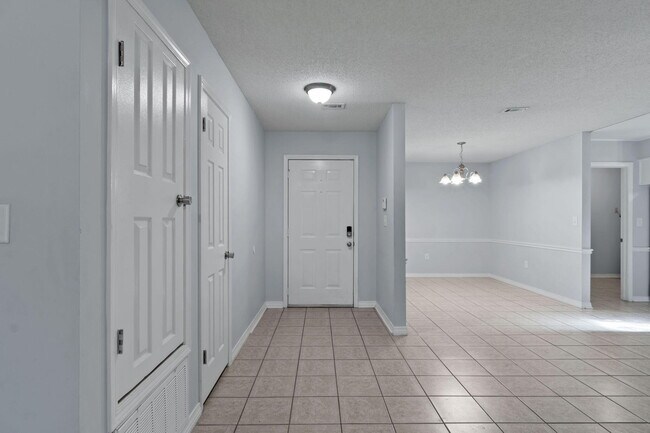 Foto del edificio - 502 Krest Dr